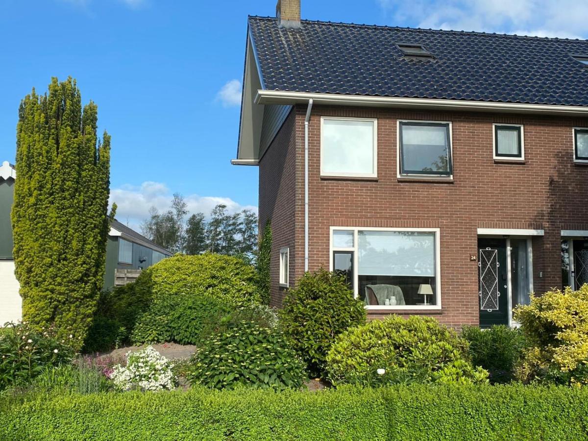 Huis Bij Het Water Met Sloepje Jutrijp Exteriör bild