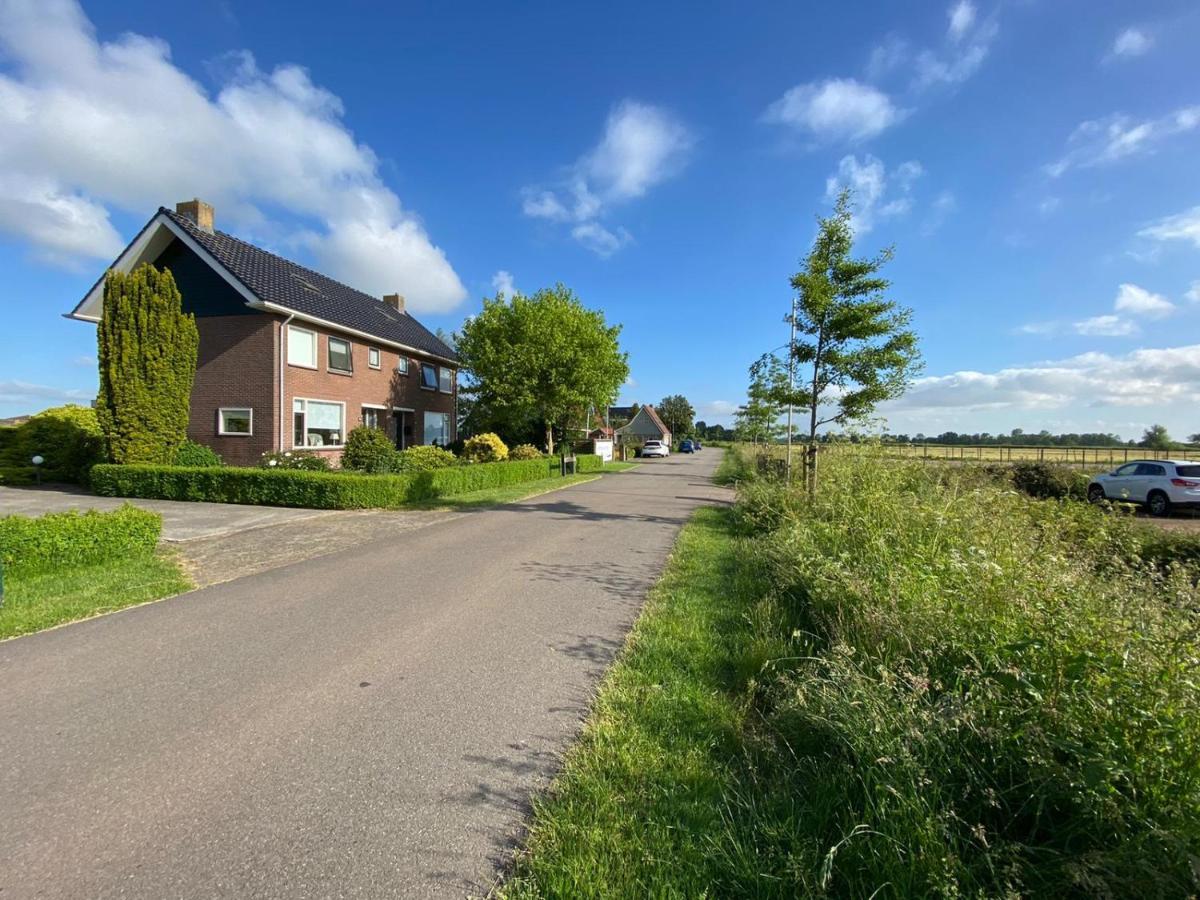Huis Bij Het Water Met Sloepje Jutrijp Exteriör bild