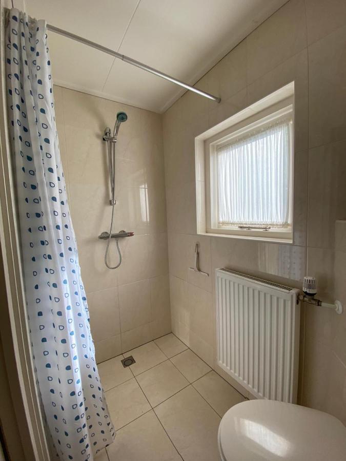 Huis Bij Het Water Met Sloepje Jutrijp Exteriör bild