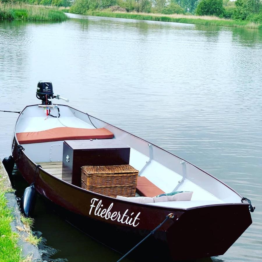 Huis Bij Het Water Met Sloepje Jutrijp Exteriör bild