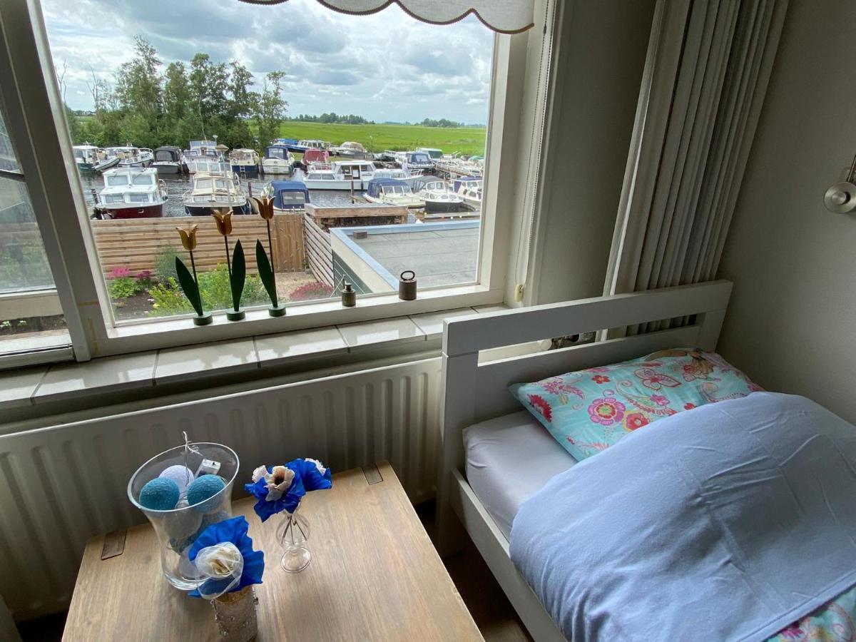 Huis Bij Het Water Met Sloepje Jutrijp Exteriör bild
