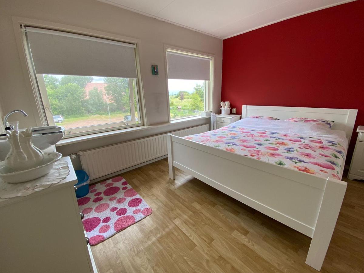 Huis Bij Het Water Met Sloepje Jutrijp Exteriör bild