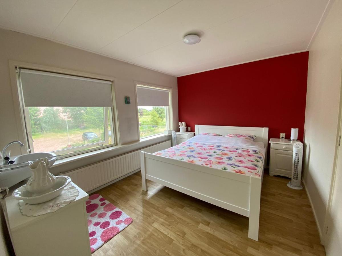 Huis Bij Het Water Met Sloepje Jutrijp Exteriör bild
