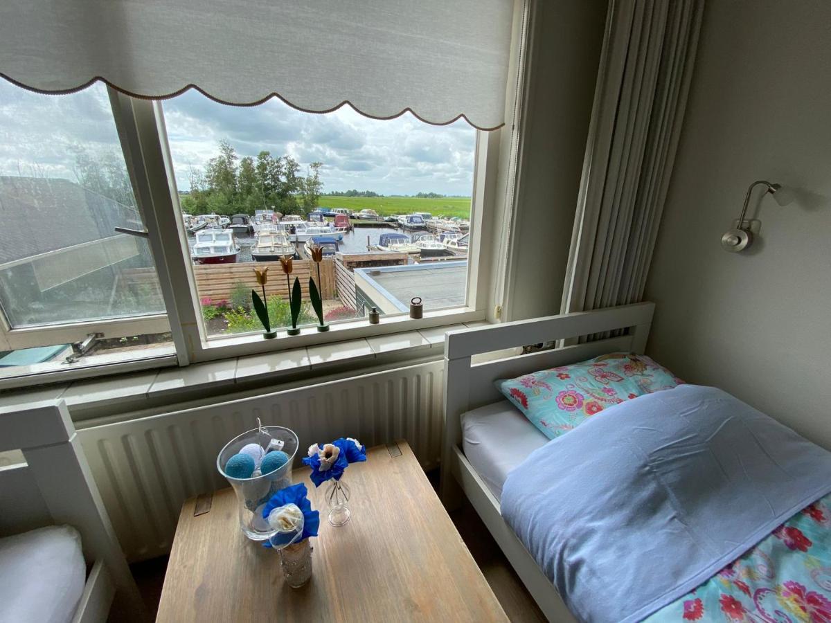 Huis Bij Het Water Met Sloepje Jutrijp Exteriör bild