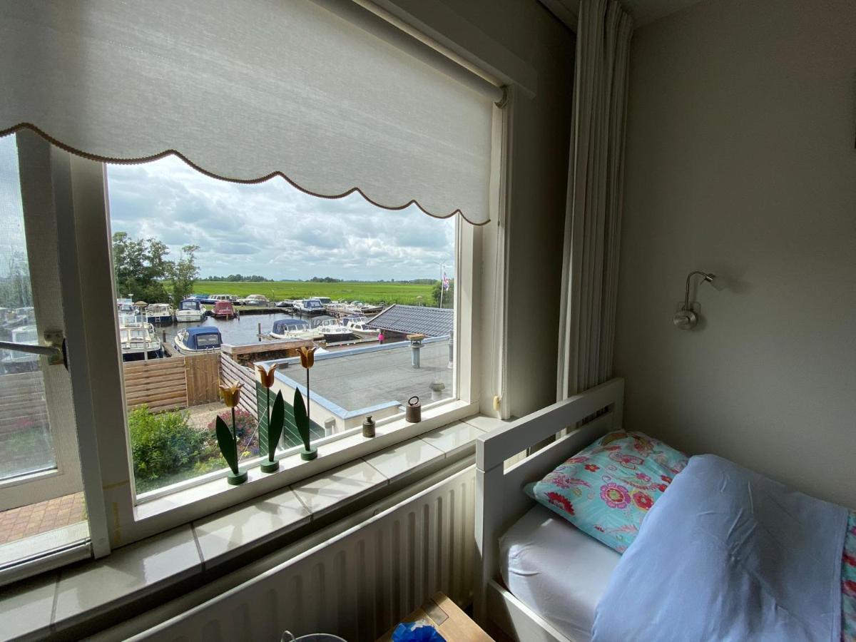 Huis Bij Het Water Met Sloepje Jutrijp Exteriör bild