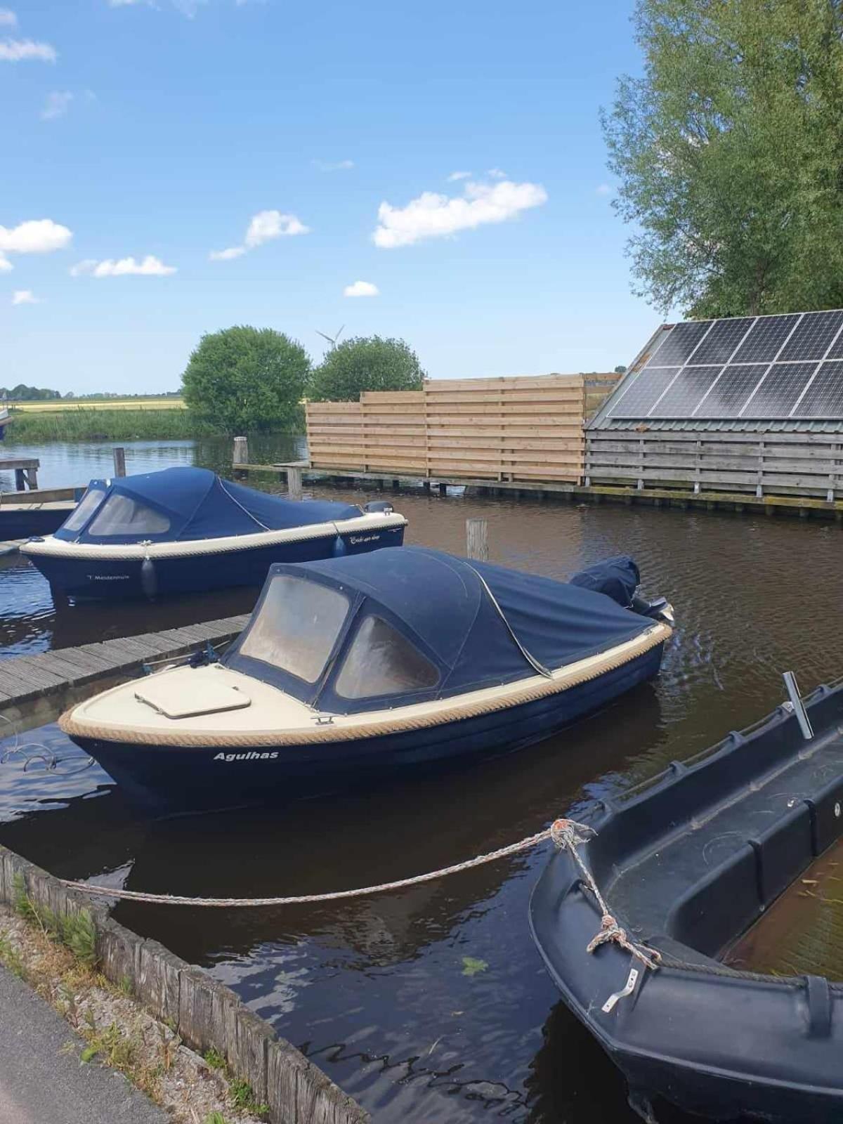 Huis Bij Het Water Met Sloepje Jutrijp Exteriör bild